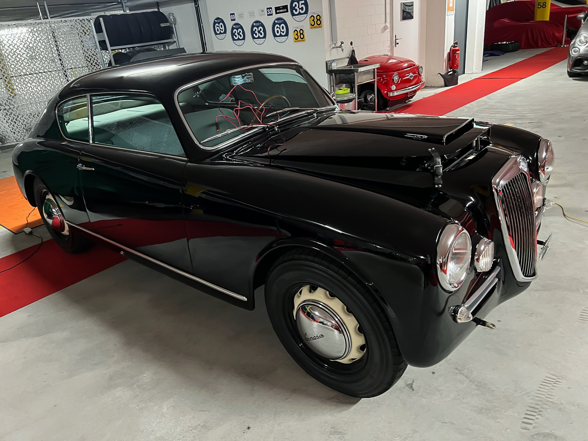 professionellen Fahrzeugaufbereitungs-Service in Zürich :: Autoreinigungsservice in Zürich :: Detailing :: Fahrzeugpflege :: Autoreinigung :: Innenreinigung :: Aussenreinigung :: Geruchsbeseitigung :: Lackreinigung :: Lackaufbereitung :: Lackbehandlung :: Leder- und Stoffpflege :: Carnauba-Versiegelung :: Nano-Versiegelung :: Keramik-Versiegelung :: Innovation :: Zufriedenheitsgarantie :: Spezialisten :: Erfahrung :: Mobiler Aufbereitungs-Service :: Autosammlungen :: Detailing-Outsourcing :: Oldtimerlacke :: höchste Effizienz :: Mitarbeiter-Ressourcen :: Schulung :: Qualitätsstandards :: Detailing-Prozess :: Inspektion und Bewertung :: Vorreinigung :: Dekontamination :: Innenraumreinigung :: Innenraumpflege :: Polieren und Defektkorrektur :: Versiegelung und Schutz :: Qualitätsüberprüfung
